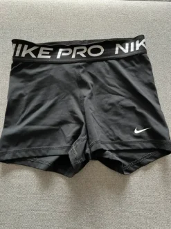 Nike Pro shortsit
