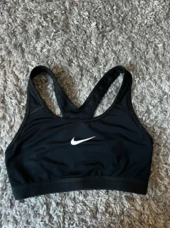 Nike S -kokoiset urheiluliivit