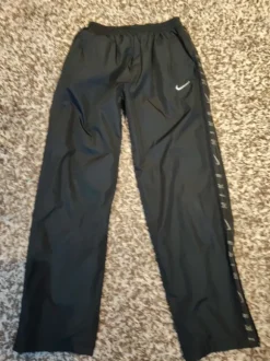 Nike tuulihousut.n.M