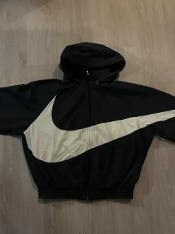 Nike Tuulitakki