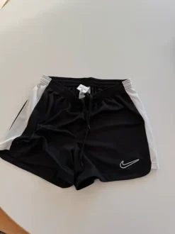 Nike urheilushortsit