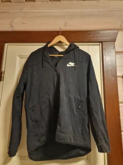 Nike -vetoketjuhuppari