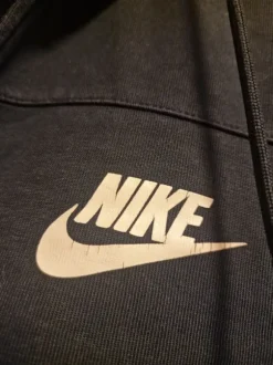 Nike -vetoketjuhuppari