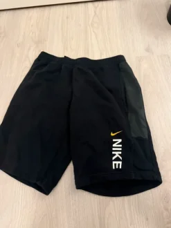 Niken shortsit