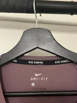 Niken violetti treenipaita