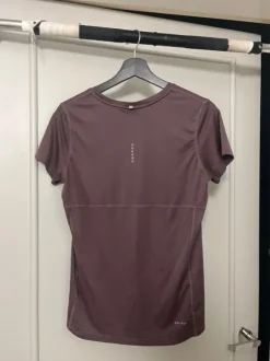 Niken violetti treenipaita