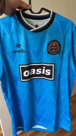 Oasis Gallagher brothers Bohemians live 25 football shirt