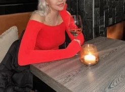 Off shoulder pitkähinanen