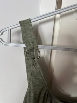 Oliivinvihreä kesämekko