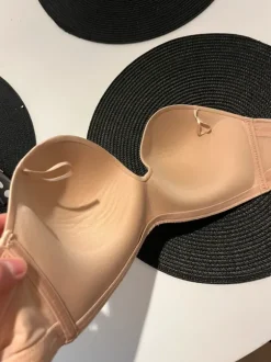 Olkaimettomat rintaliivit