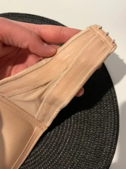 Olkaimettomat rintaliivit