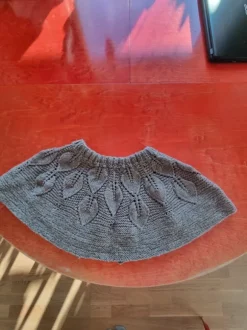 Olkapään lämmintin, käsintehty, erittäin vähän käytetty, M, villaa