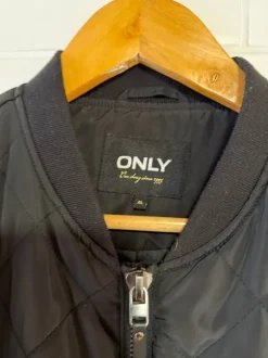 Only koko M hyväkuntoinen takki