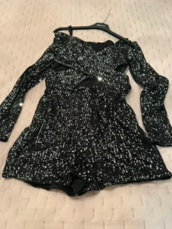 Paljetti shortsipuku