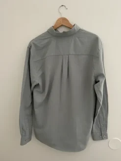 Pehmeä puuvillainen kauluspaita