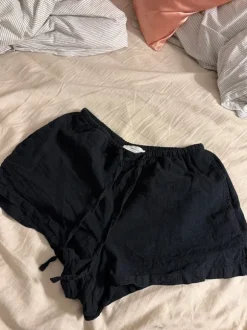 Pellavasekoite shortsit