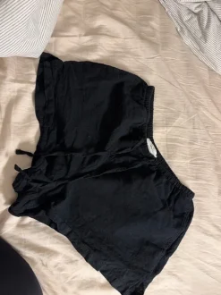 Pellavasekoite shortsit