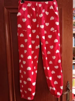 Piżama polarowa w serduszka r.M