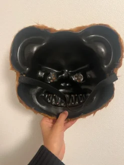 Piktos meškos kaukė