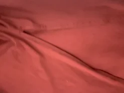 Pitkä hame halkiolla