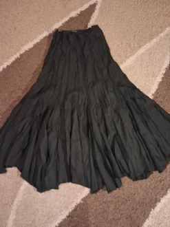 Pitkä leveähelmainen hame koko 38