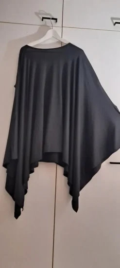 Poncho-mallinen viitta