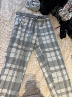 Pörröiset yöhousut