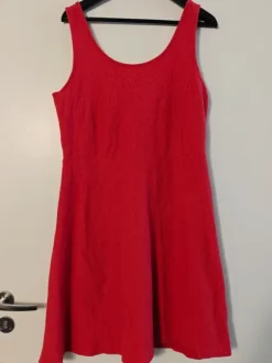 Punainen mekko