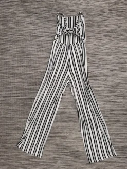 Raidallinen jumpsuit