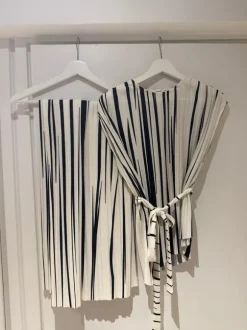 Raidallinen Reserved-setti (toppi ja housut)