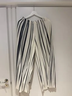 Raidallinen Reserved-setti (toppi ja housut)