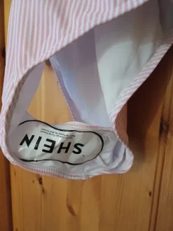 Raidallinen uimapuku