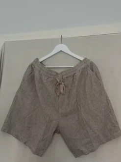 Raidalliset Pull&Bear shortsit