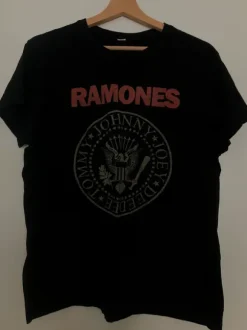 Ramones t-paita