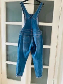 Raskausajan farkkuhaalari