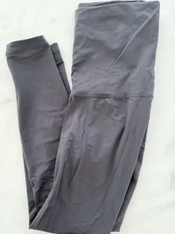 Reebok äitiysurheilutrikoot