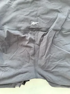 Reebok äitiysurheilutrikoot