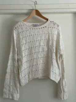 Reserved valkoinen neulepaita