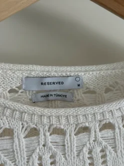 Reserved valkoinen neulepaita