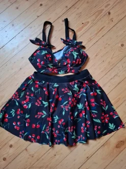 Retrotyylinen uima- asu