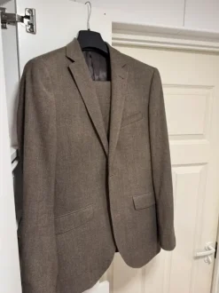 Riley Shelby men’s suit