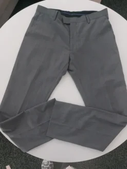 Riley Stanton puvuntakki 54 ja housut 56