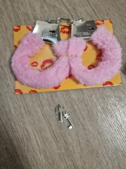 Różowe kajdanki z futerkiem z dwoma kluczykami