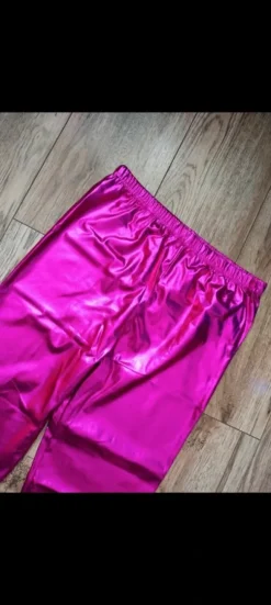 Różowe metaliczne leginsy na zabawę karnawal lata 80