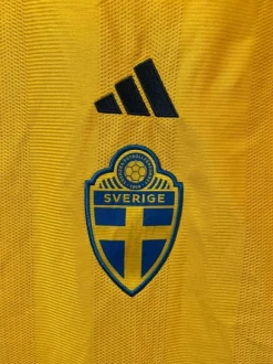 Ruotsi Adidas 2022 Pelipaita / Sweden Home Shirt / Sverige Fotbollströja
