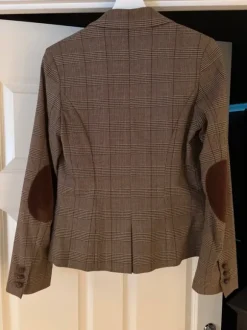 Ruskea ruutu-bleiseri