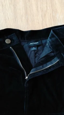 Samettinen musta Monki hame