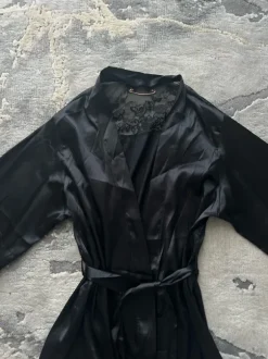 Satiininen aamutakki