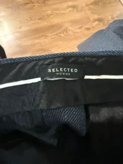 Selected suorat housut