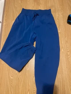 Siniset gollege housut